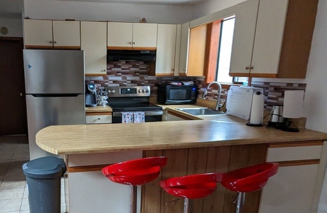 Clean, comfy & quiet Poconos Chalet