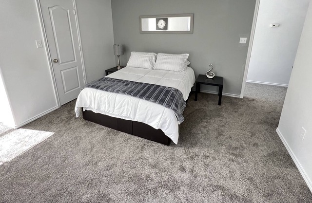 Clean & Cozy Apt -2BR 2.5BA- short & long stays!