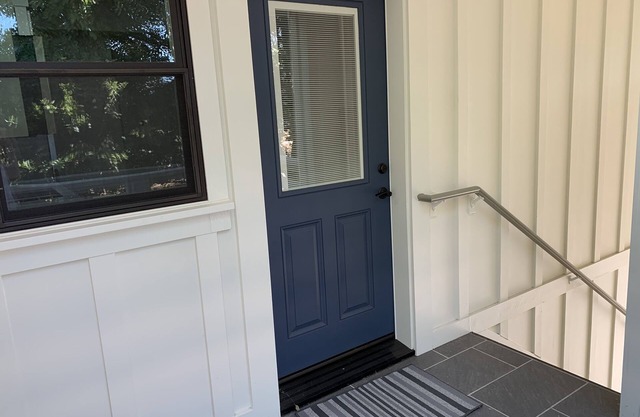 Clean, Modern 1 Bedroom Apt Built in 2019 - Walking distance to HBG Plaza