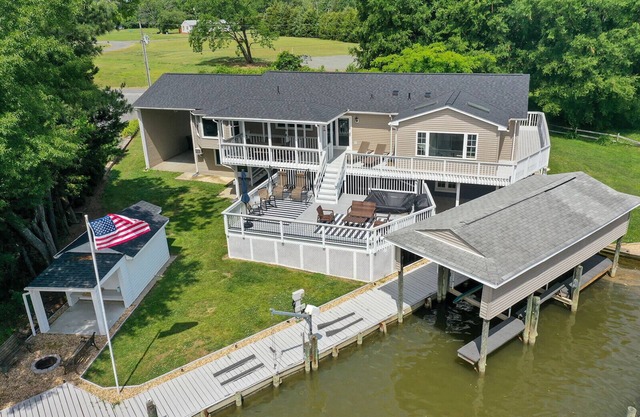 *CLEANING FEE WAIVED on 5+ Night Stay!* Hot Tub, Dock, Fire Pit Beach/Pool