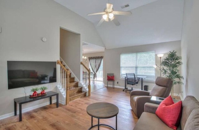 Clear Circle- Modern 3/2.5 near everything! Smryna- Off I-24!