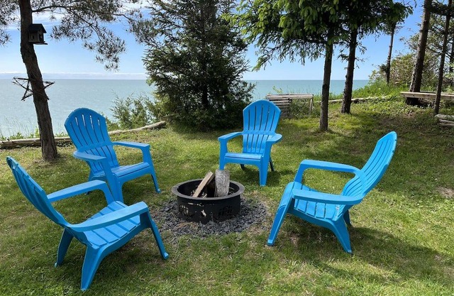 Cliffhaven Cottage-Lake Front with beach