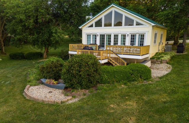 Clinton Lake Vacation Rentals.Charlie’s Lakeside Cottage! Beautiful lake views!