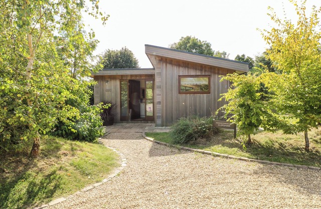 CLIPSHAM, pet friendly, with open fire in Exton, Rutland