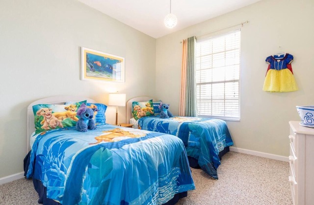 Close to Disney, Universal Studios & ESPN. Free Wi-Fi, Laundry, Parking,