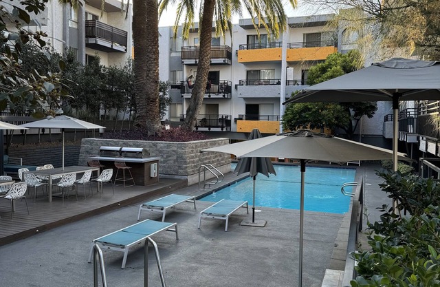 Close to DTLA and Hollywood