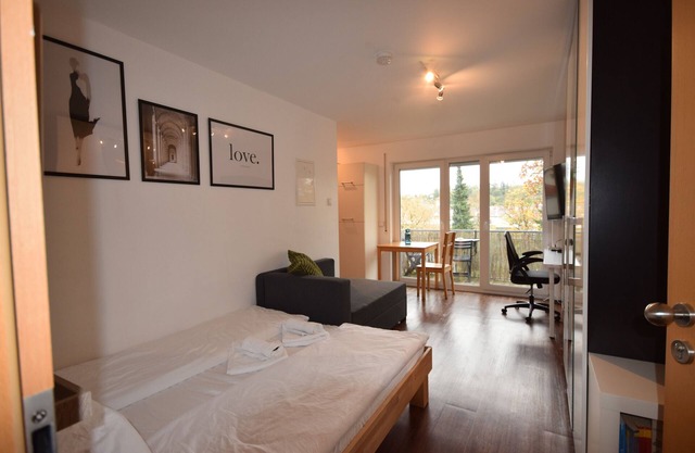 Close to the university with balcony (1.2) - Business-friendly!