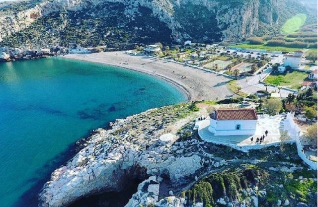 CLOSE TO THE AIRPORT, 2 KM FROM THE BEACH