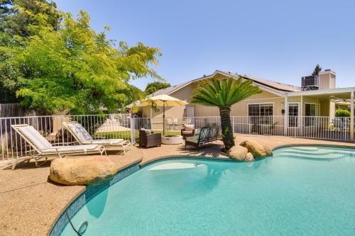 Clovis Family Home Private Pool, Near Old Town!