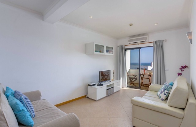 Clube do Monaco Cozy Sea View 1-bed Apartment in Heart of Town