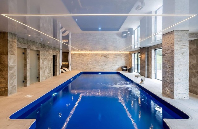 Clwyd Gate Manor Pool Sauna HotTub Cave Wales