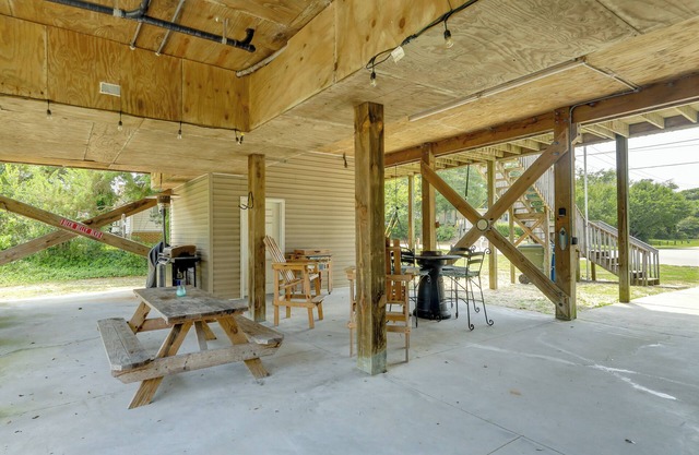 Coastal Emerald Isle Retreat w/Deck & Grill!