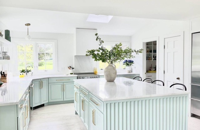 Coastal enclave getaway: Stylish Little Compton 6 bedroom with spa