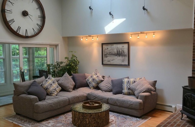 Coastal Pines - Charming 4-bedroom house, close to beach, and more!