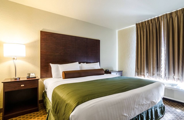 Cobblestone Hotel & Suites - Jefferson