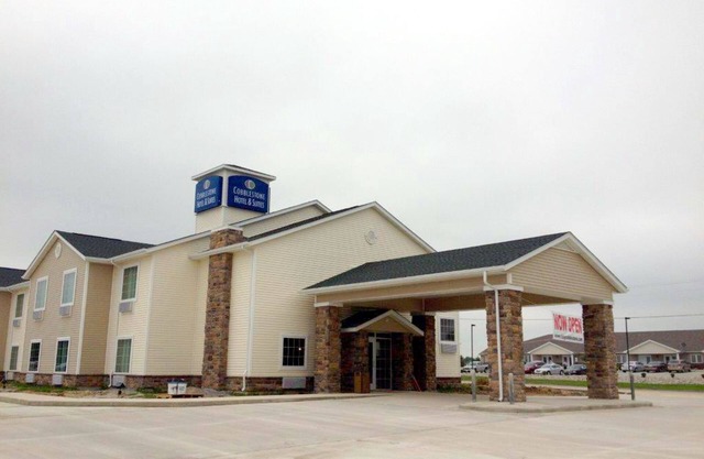 Cobblestone Hotel & Suites - Newton