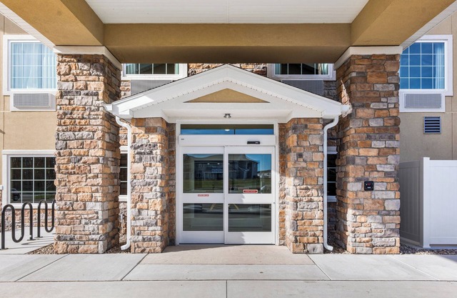 Cobblestone Hotel & Suites - Denmark/Green Bay
