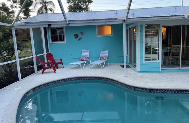Coco NoKo cozy beach cottage + Swimming pool! Golf cart and pet friendly!