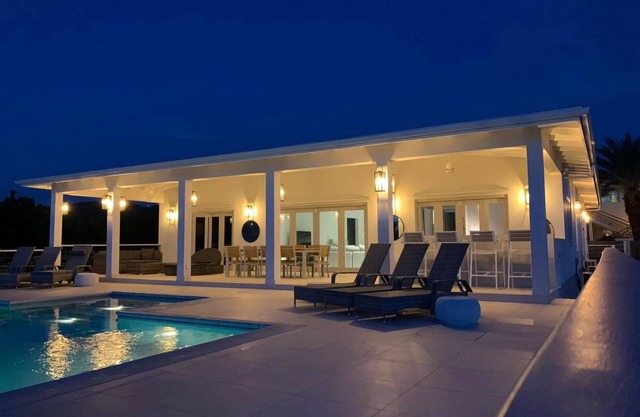 Coco Palms has spectacular panoramic sea and sunset views.