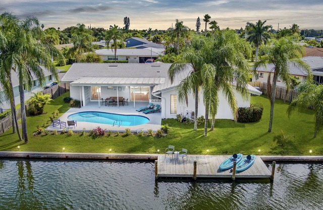Cocoa Beach Coral Retreat waterfront 3 BR/2.5 BA
