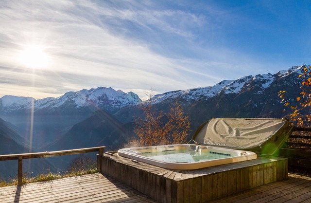 Cocooning and upscale apartment - swimming pool sauna and spa- ideal family