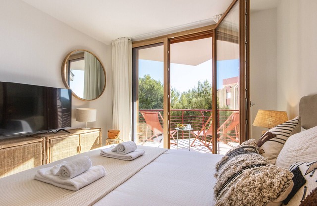 Cofisa Coral - Ibiza style modern sea view apartment