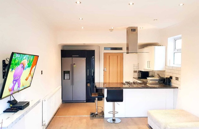 COGIE DELUXE STUDIO (ROOM 3)