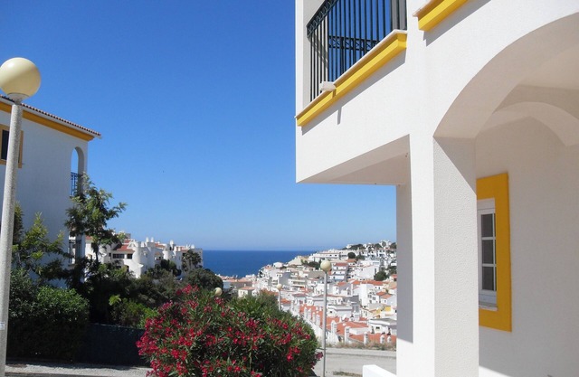 Colina Verde C Lote 3, A Stunning Townhouse With Shared Pool Close to Beach/Town