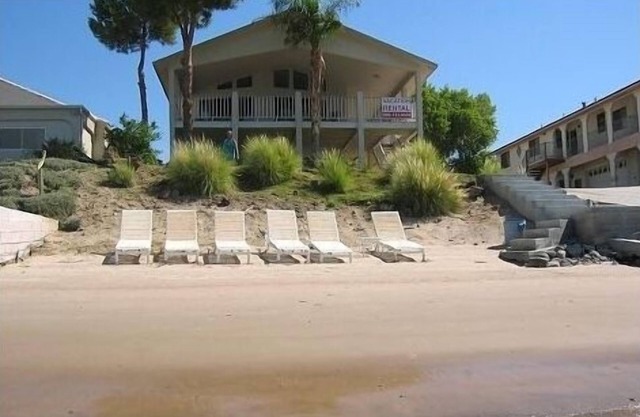 Colorado River - Riverfront Vacation Home-Private Beach and Launch Ramp