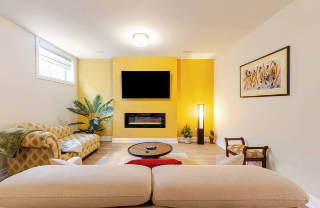 Colour Cove Retreat | A Cozy Modern Haven for Every Season of Relaxation!