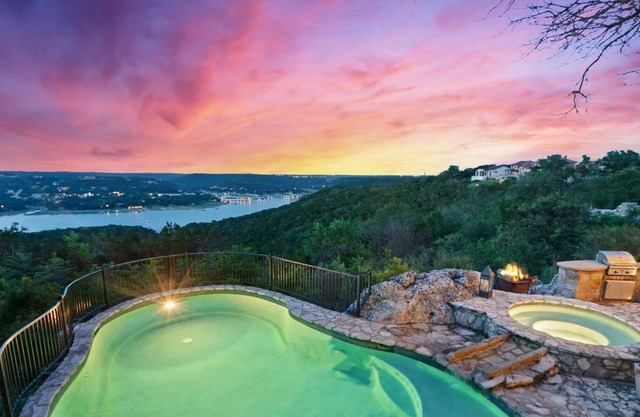 Comanche Overlook - Stunning Lake Travis Villa