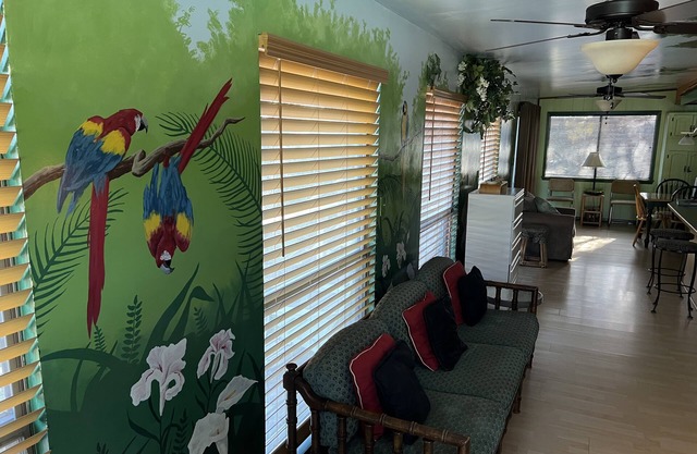 Come and experience Paradise at Canyon Lake