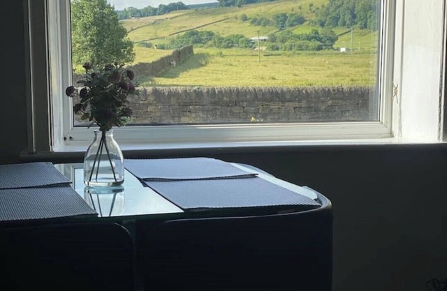 Come & enjoy this gorgeous 7 bed Riverside Retreat.