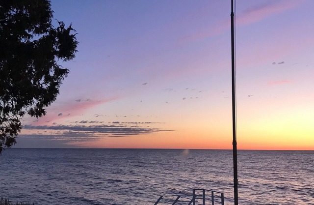 Come have fun on the beach! Right on Beautiful Lake Huron! Only n9 steps down!n