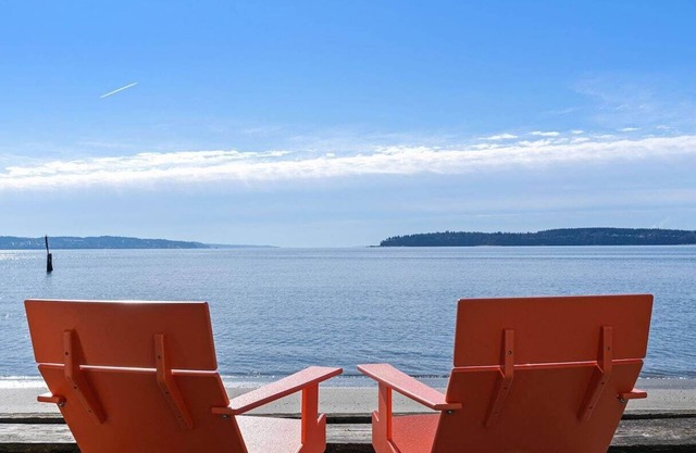 Come in and Stay awhile at the Mission Beach, Beach House!