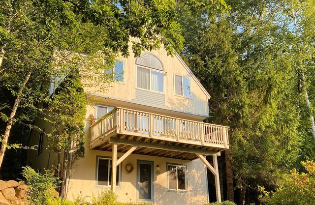 Come in & cozy up in beautiful lodge in Waterville Valley.