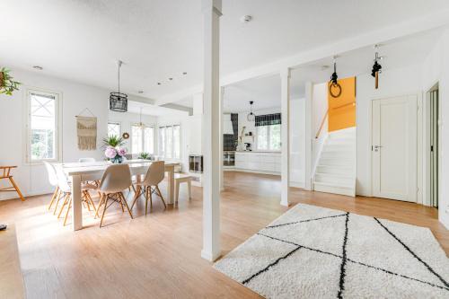 Come in! "Pirkkala" Spacious city Family Villa near Lake & Airport