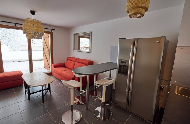 COME ON! Superb new apartment in the heart of the resort, fully equipped.