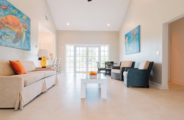 Come stay at this Three Bedroom Superior Apartment for amazing views!