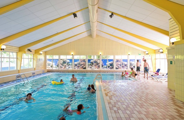 Comfort 6-person bungalow in the holiday park Landal Wirfttal