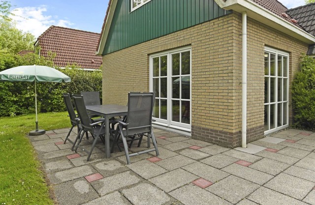 Comfort 6-person bungalow in the holiday park Landal Hunerwold State