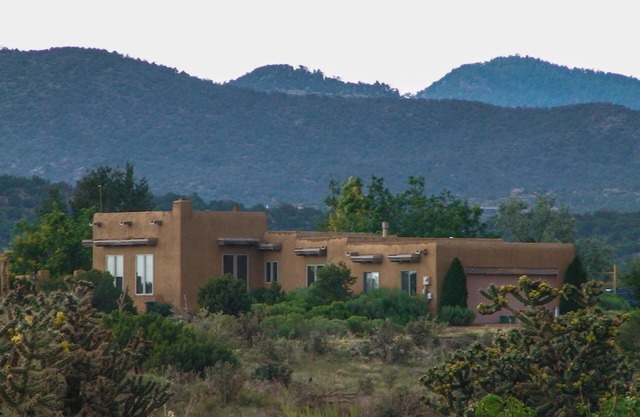 COMFORT AND VIEWS IN BEAUTIFUL SANTA FE