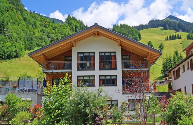 Comfort Apartments Mountain Skiing World People 