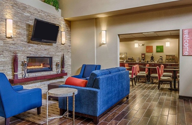 Comfort Inn & Suites Grafton - Cedarburg