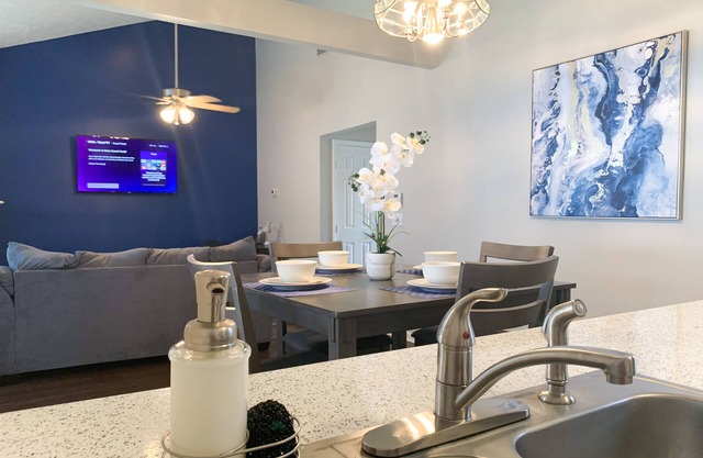 Comfort & Privacy! Close to Fondren & Downtown w/Garage & Outdoor Chairs