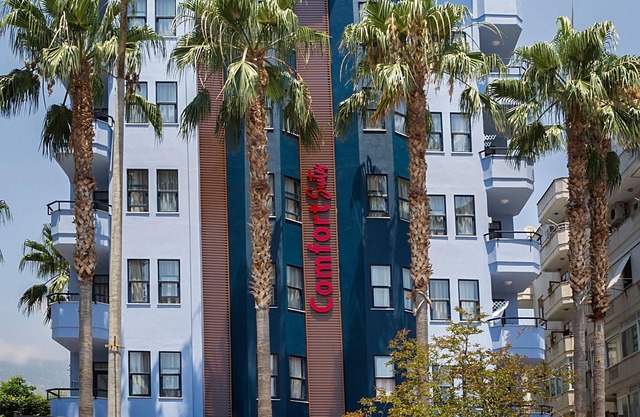 Comfort Suites