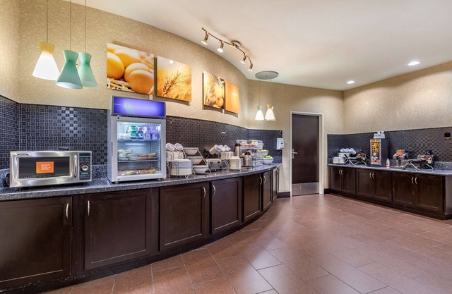 Comfort Suites