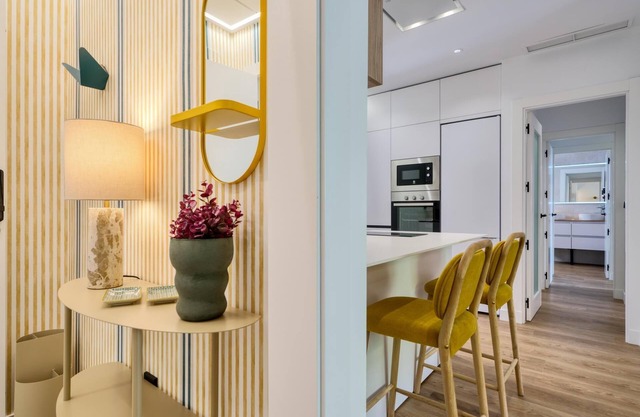 Comfortable 2BR Apt + Balcony & Free Parking