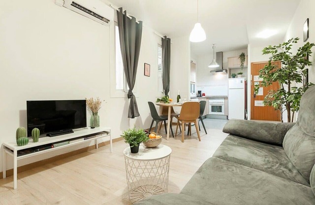 Comfortable 3BD in Poblenou next to the beach for Families