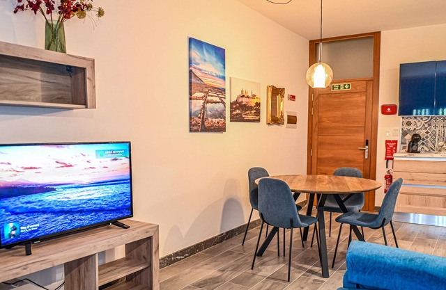 Comfortable Apartment at Level 2 overlooking Kalkara Creek